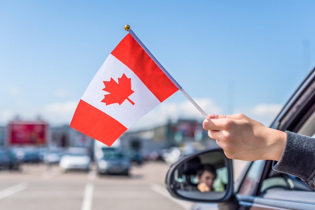 can you drive in usa with canadian license