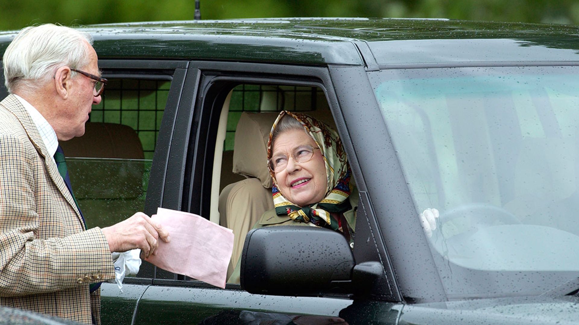 does the queen of england need a driver's license